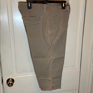 Women’s Eddie Bauer tan/Khaki Capri size 14